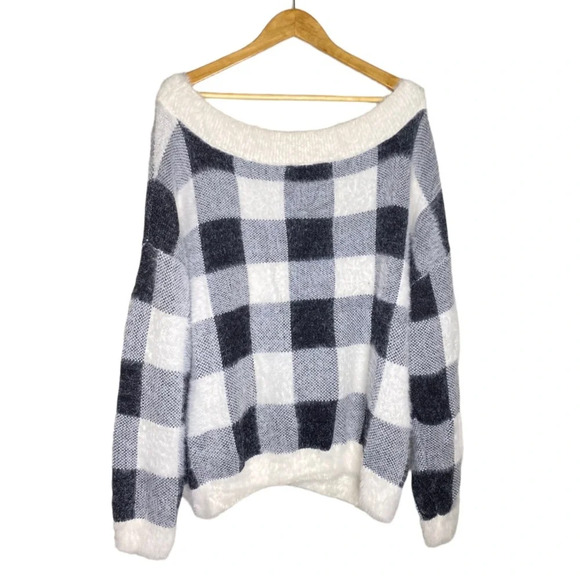 ✨NWT Express Black White Buffalo Plaid Fuzzy Oversized Sweater Women's Size XL - Picture 7 of 9
